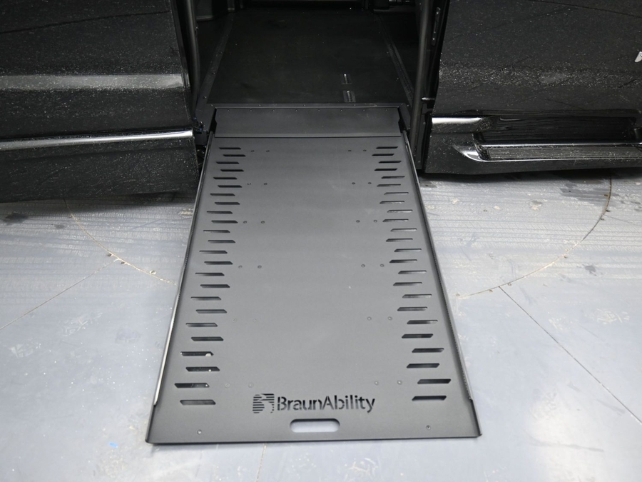 Black Chrysler Pacifica image number 8