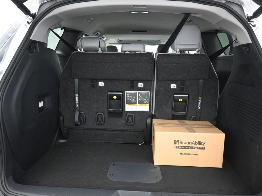 New 2026 Toyota Sienna Hybrid XLE Base - BraunAbility Side Entry Entry Fold Out Automatic Ramp
