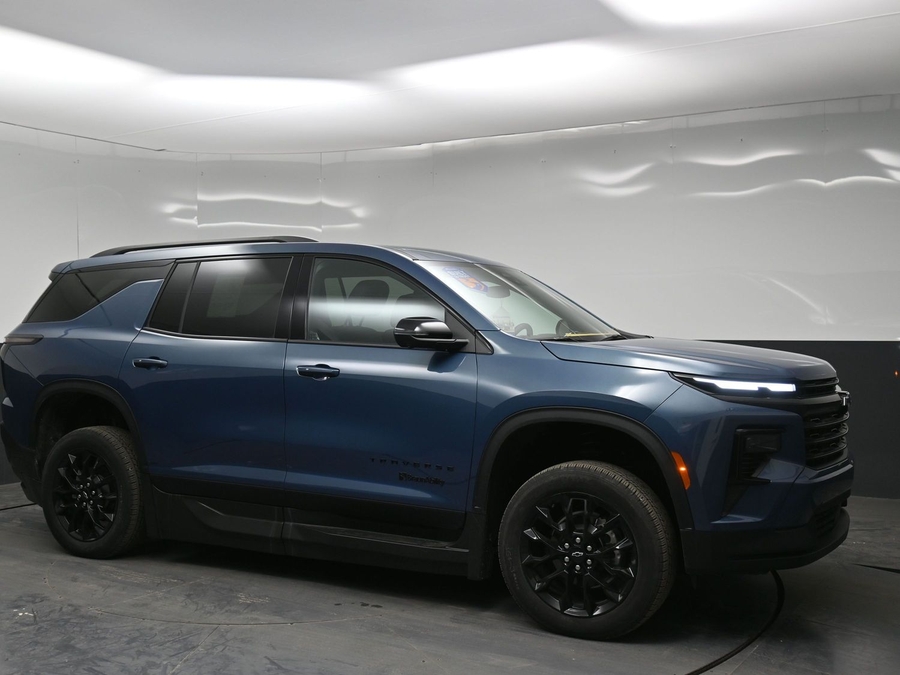 New 2025 Chevrolet Traverse 1LT Midnight - BraunAbility Side Entry Entry In Floor Automatic Ramp