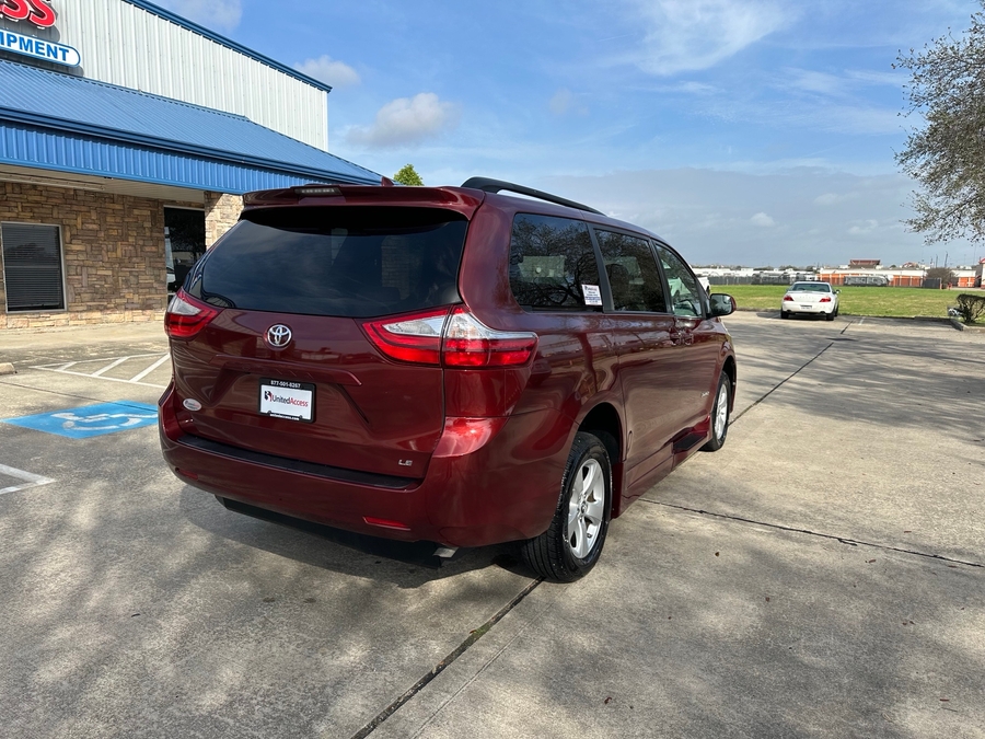 Used 2019 Toyota Sienna LE - BraunAbility Side Entry Entry Fold Out Automatic Ramp