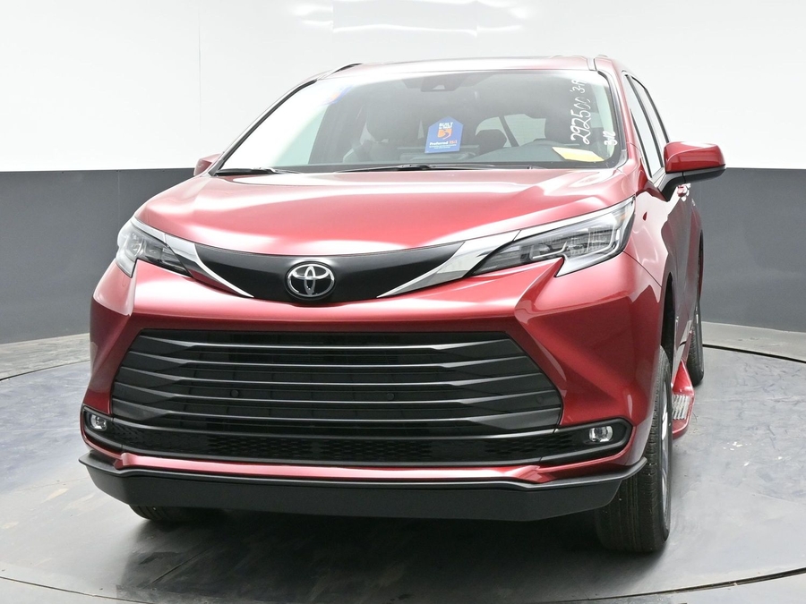 New 2026 Toyota Sienna Hybrid XLE Add - BraunAbility Side Entry Entry In Floor Automatic Ramp