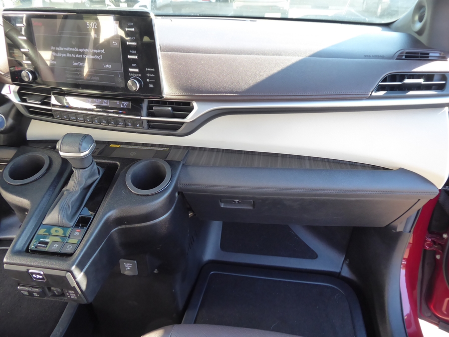 Used 2024 Toyota Sienna Hybrid Platinum - BraunAbility Side Entry In Floor Automatic Ramp