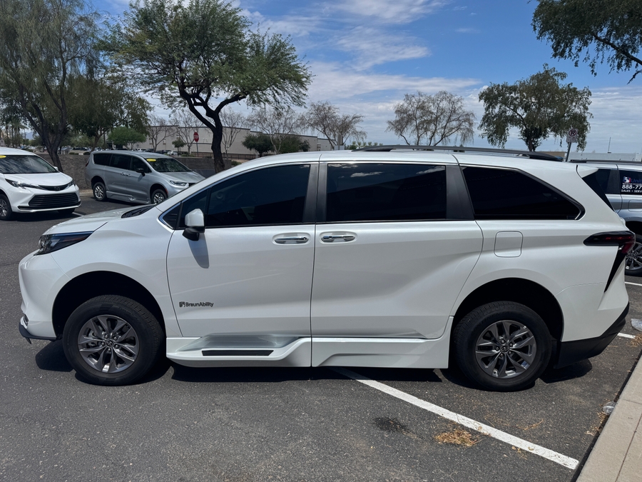 Used 2024 Toyota Sienna Hybrid XLE - BraunAbility Side Entry Fold Out Automatic Ramp