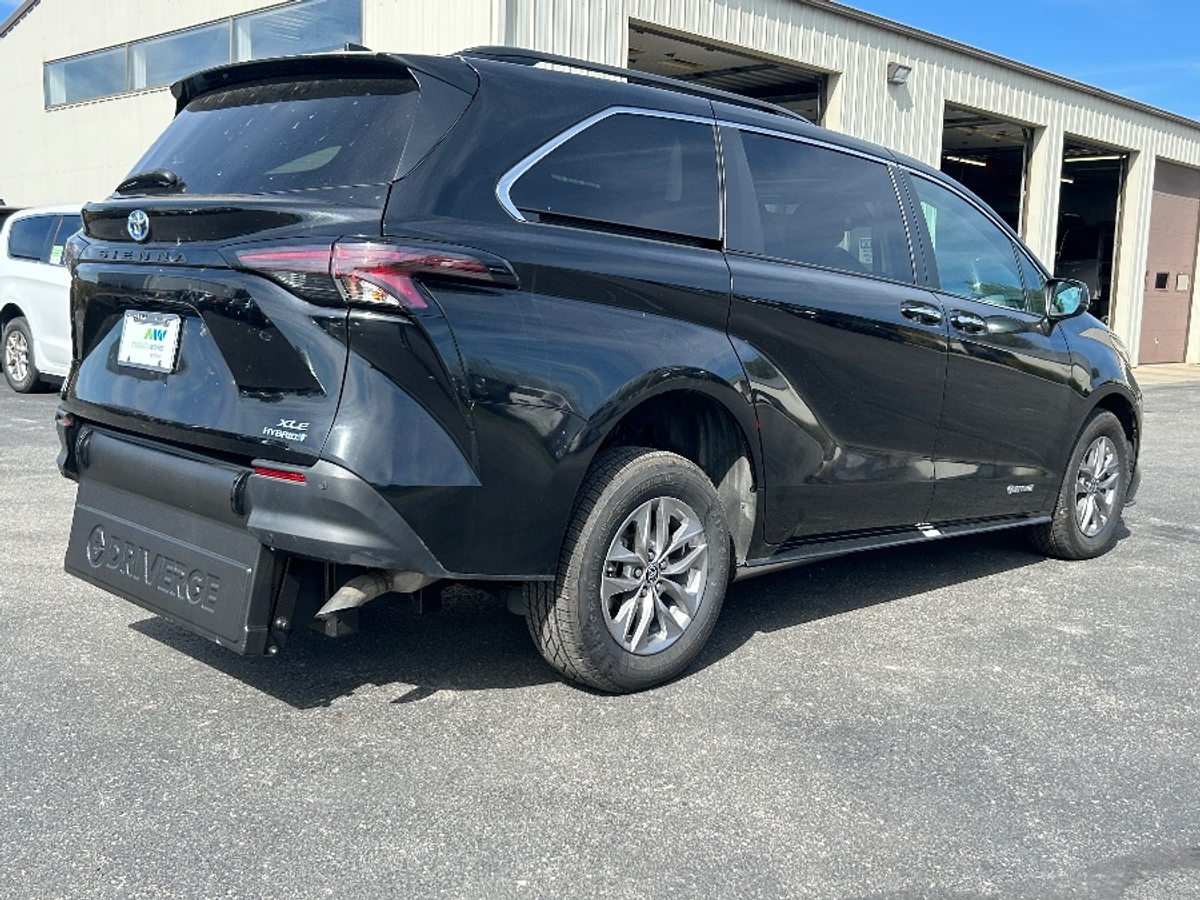 2023 TOYOTA SIENNA - Image 9