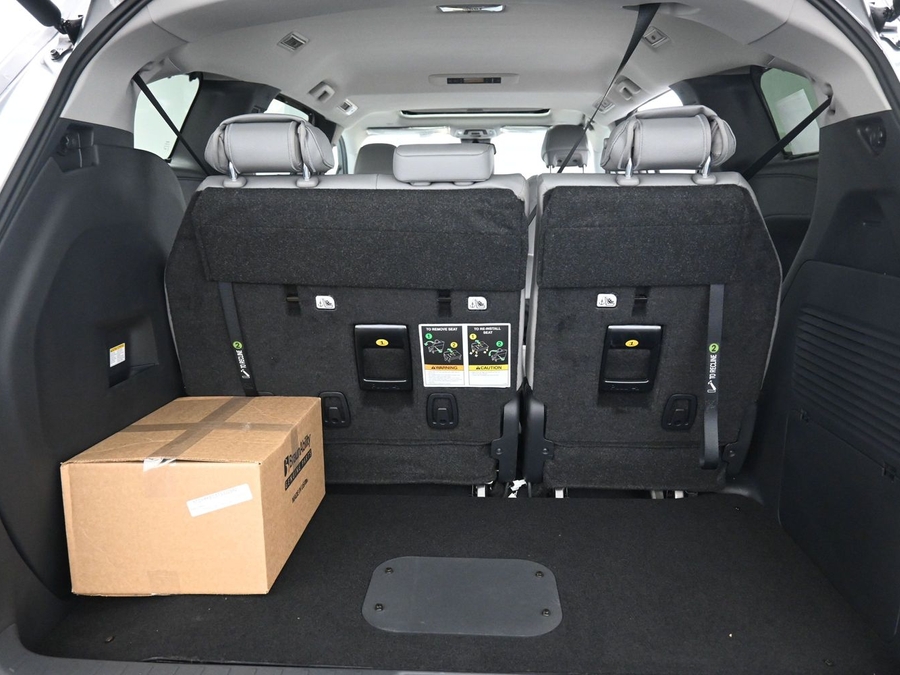 New 2026 Toyota Sienna Hybrid XLE Base - BraunAbility Side Entry In Floor Automatic Ramp
