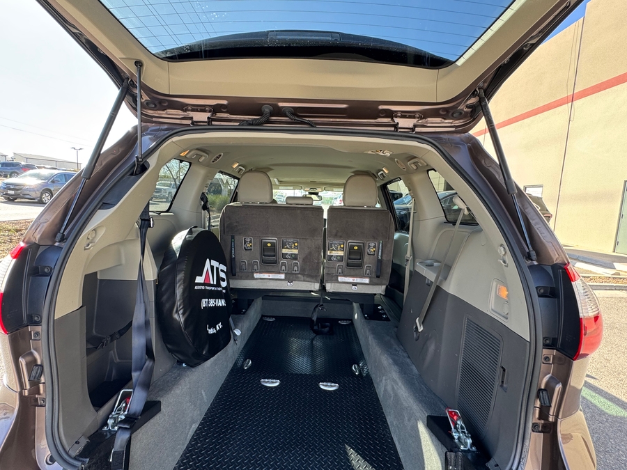 Used 2018 Toyota Sienna XLE - ATS Rear Entry Entry Fold Out Manual Ramp
