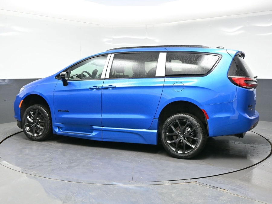 New 2026 Chrysler Pacifica Select Sport - BraunAbility Side Entry Entry Fold Out Automatic Ramp