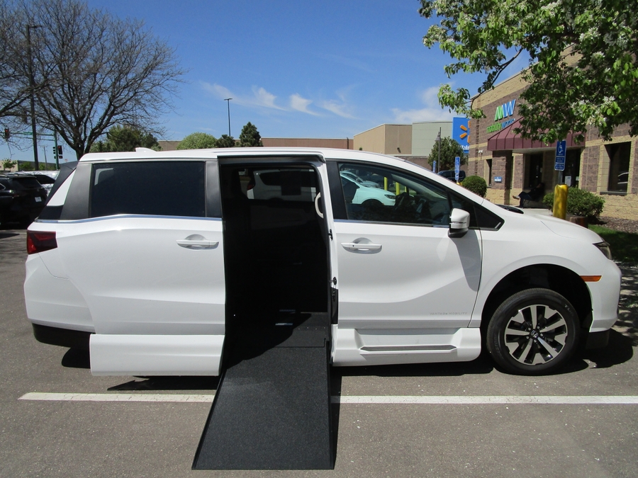 White Honda Odyssey with Side Entry Automatic In Floor ramp