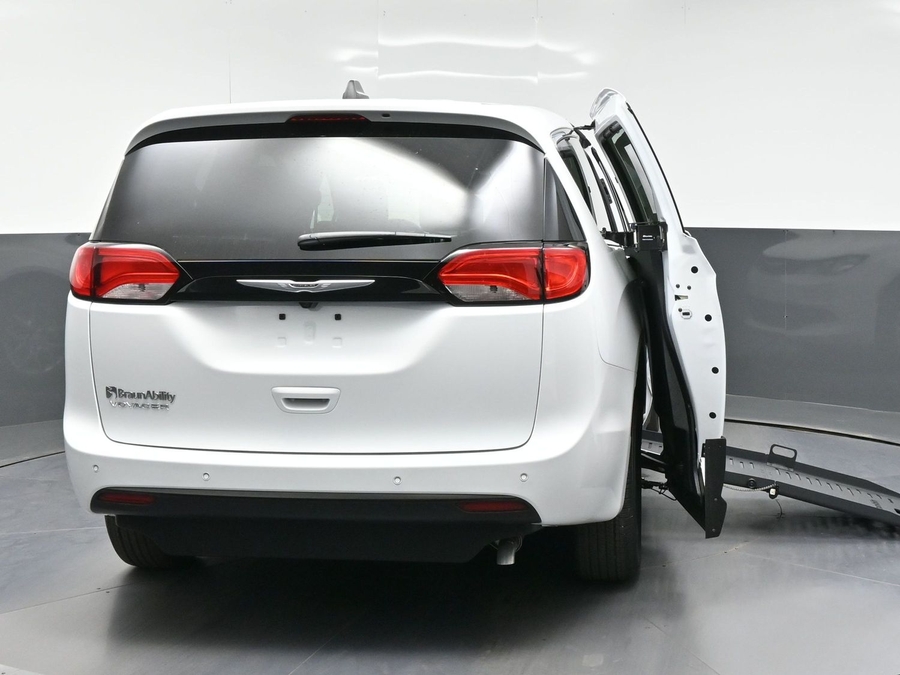 New 2026 Chrysler Voyager LX - BraunAbility Side Entry Fold Out Manual Ramp