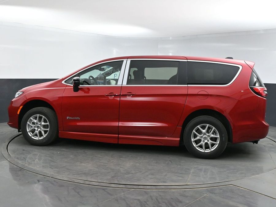 New 2025 Chrysler Pacifica Select Safety - BraunAbility Side Entry Entry Fold Out Automatic Ramp