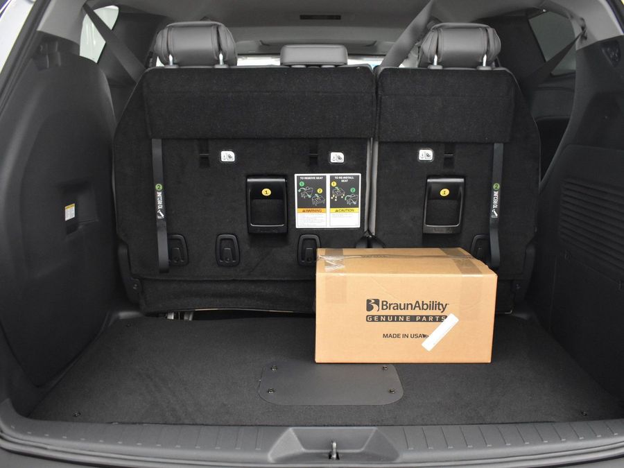 New 2025 Toyota Sienna Hybrid XLE Base - BraunAbility Side Entry Entry In Floor Automatic Ramp