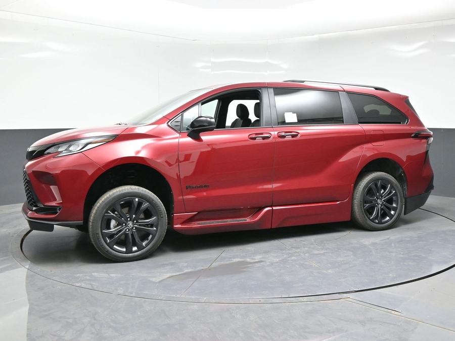 New 2026 Toyota Sienna Hybrid XSE Sport - BraunAbility Side Entry Entry Fold Out Automatic Ramp
