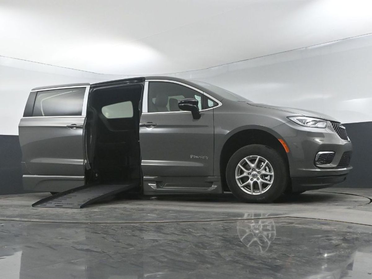 2025 CHRYSLER PACIFICA - Image 19