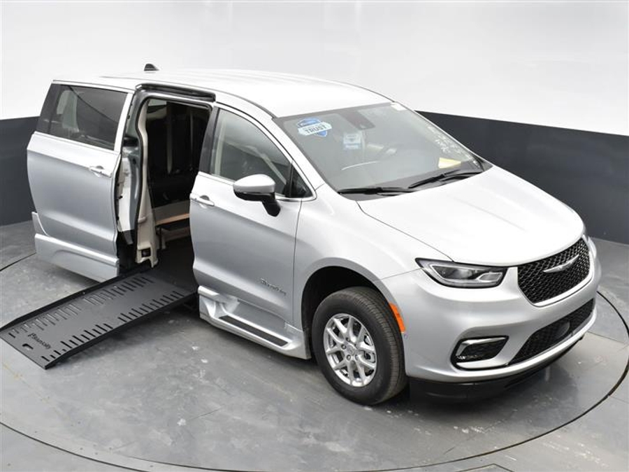 Used 2023 Chrysler Pacifica Touring L - BraunAbility Side Entry Fold Out Automatic Ramp