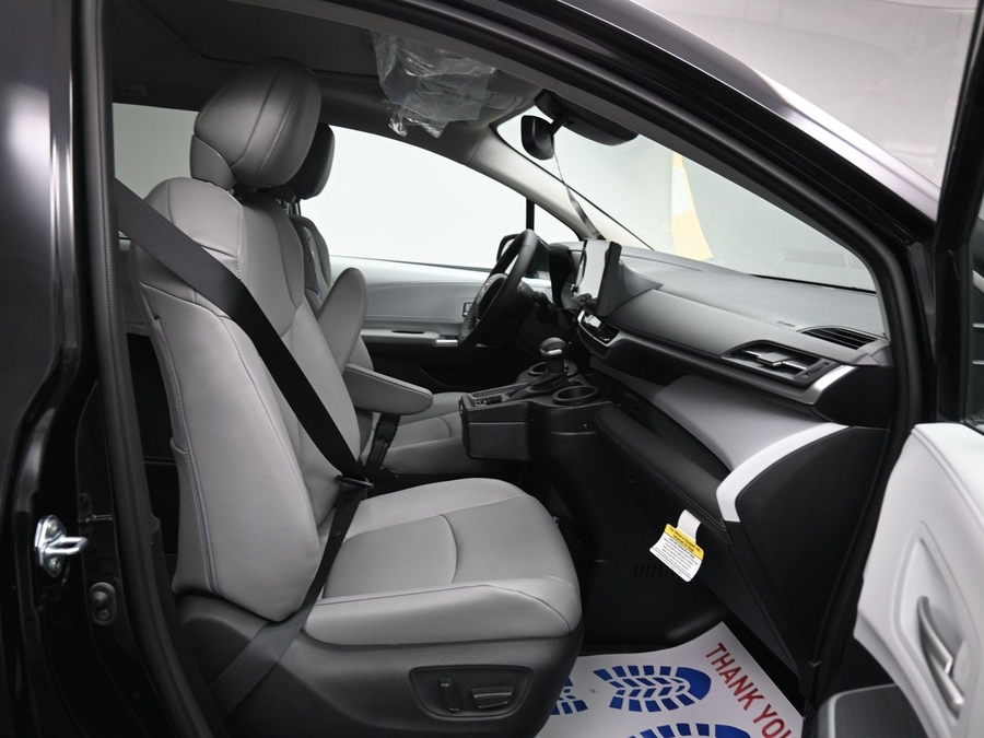 Black Toyota Sienna image number 8