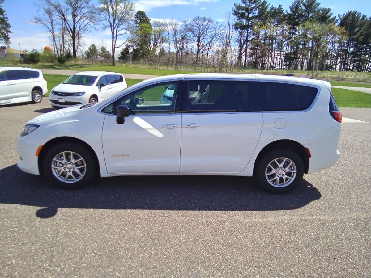 2024 CHRYSLER VOYAGER - Image 6