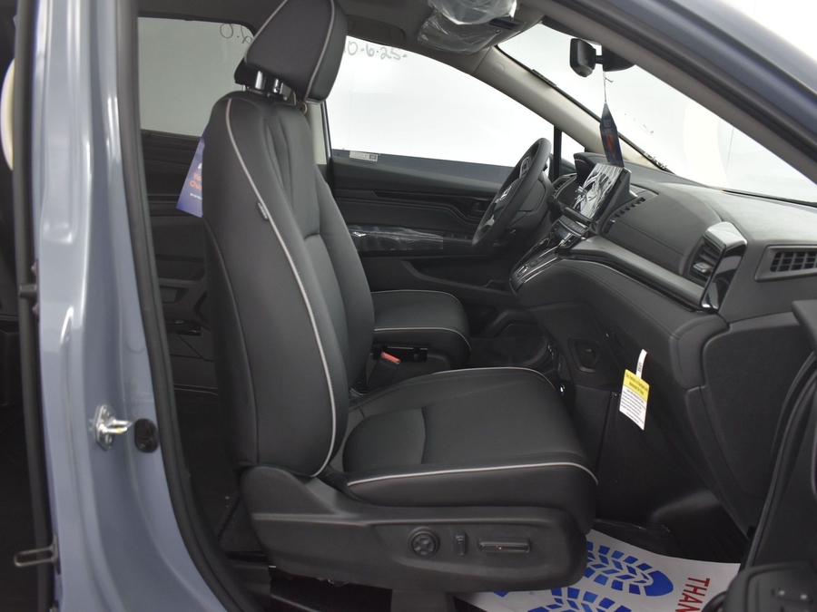 New 2025 Honda Odyssey Touring - BraunAbility Side Entry Entry In Floor Automatic Ramp