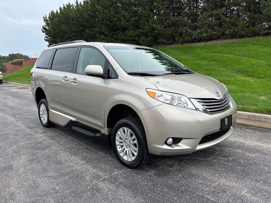 Used 2016 Toyota Sienna XLE - VMI Side Entry In Floor Automatic Ramp