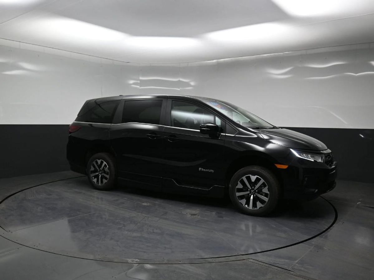 Black Honda Odyssey image number 17