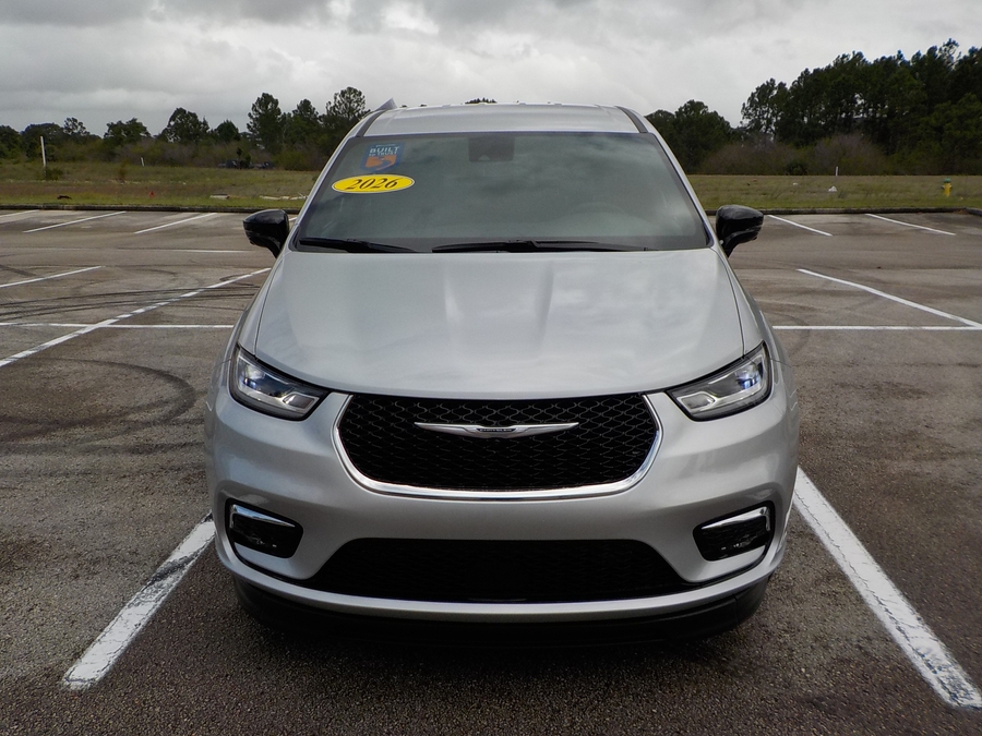 Silver Chrysler Pacifica image number 24