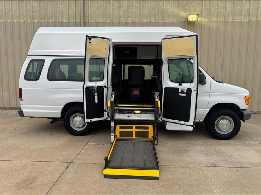 Used 2006 Ford E-Series E-350 SD - OTH Side Entry Lift Automatic Ramp
