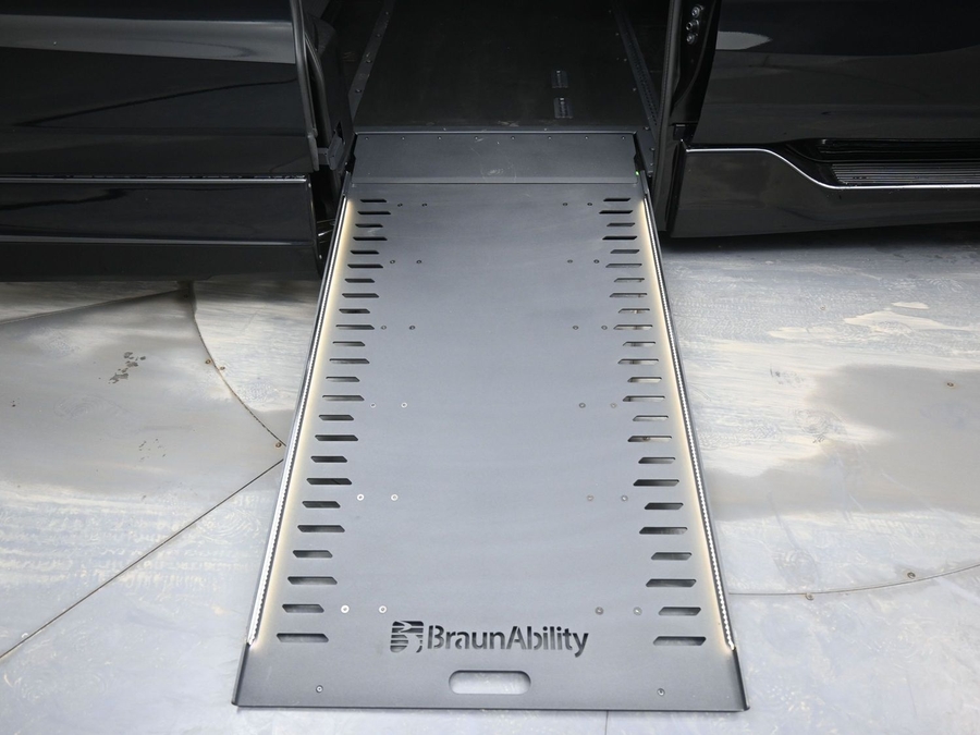 New 2026 Honda Odyssey Sport - BraunAbility Side Entry Entry In Floor Automatic Ramp