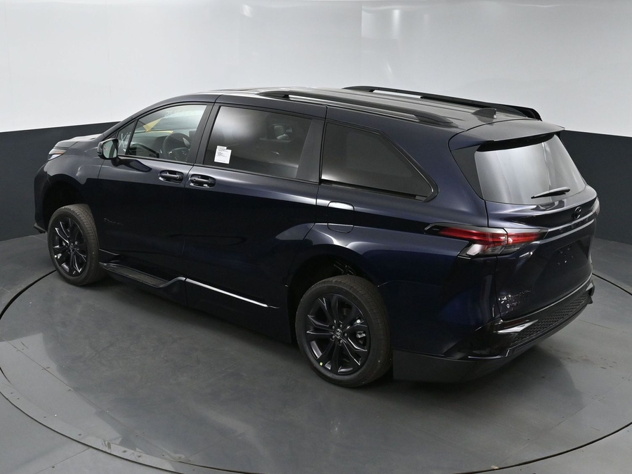 New 2025 Toyota Sienna Hybrid XSE Sport - BraunAbility Side Entry Entry In Floor Automatic Ramp