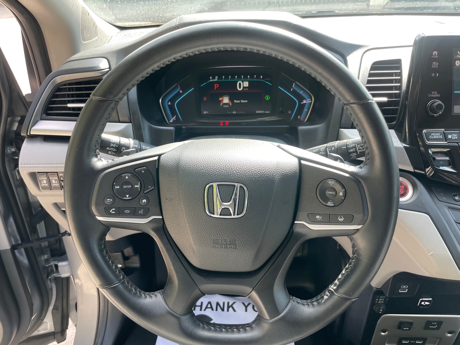 Silver Honda Odyssey image number 8