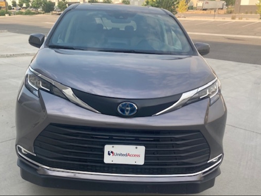 Used 2022 Toyota Sienna XLE AWD - VMI Side Entry In Floor Automatic Ramp