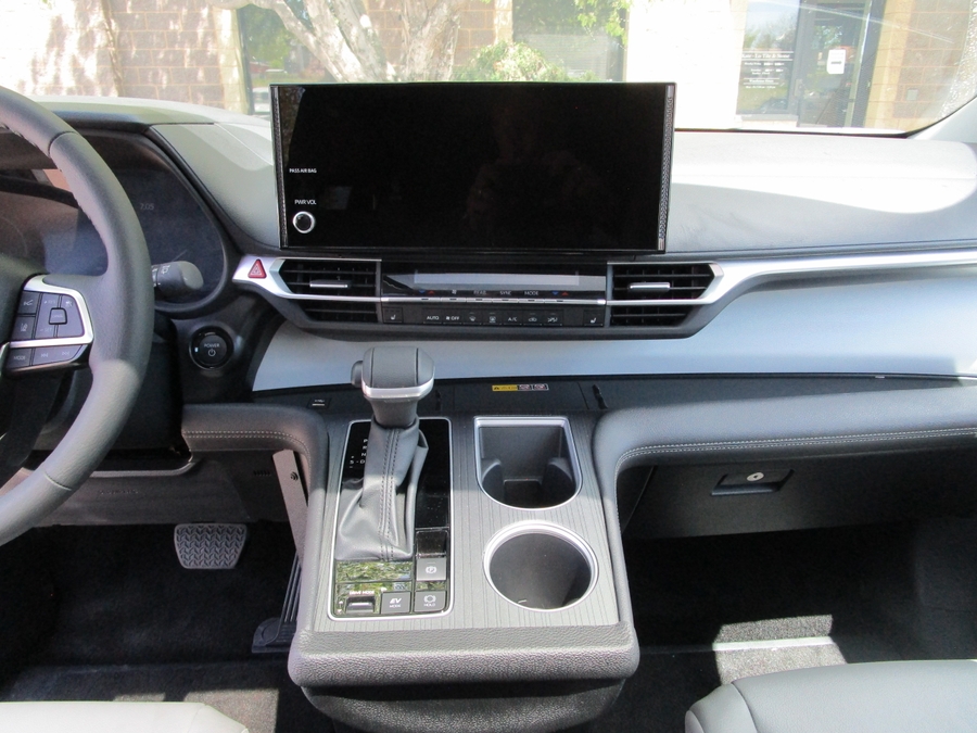 Grey Toyota Sienna image number 10