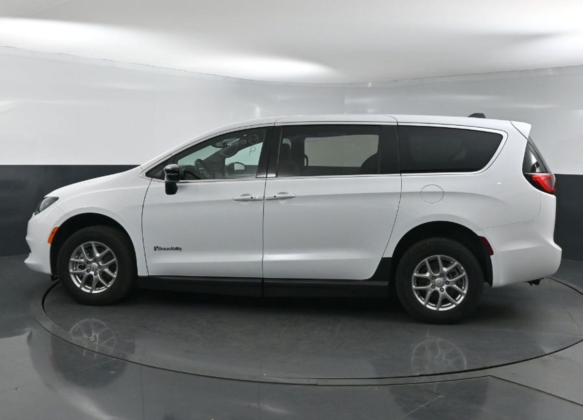 2025 CHRYSLER VOYAGER - Image 5