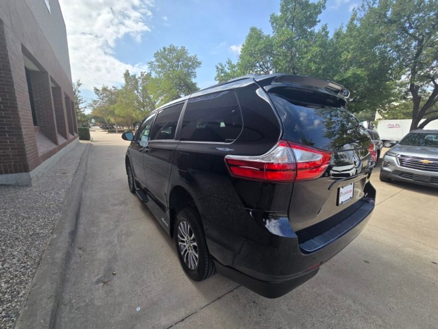 Used 2018 Toyota Sienna XLE - VMI Side Entry In Floor Automatic Ramp