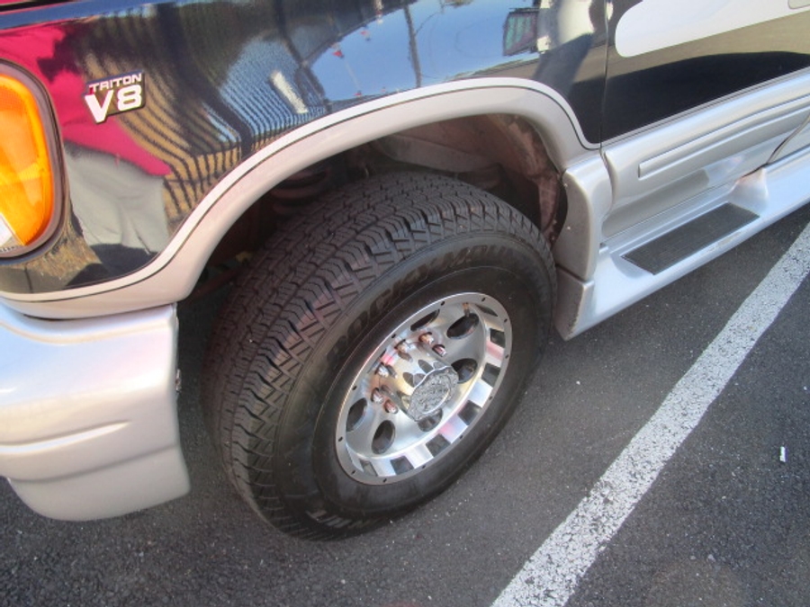 Used 2009 Ford E-Series E-350 SD XL - OTH Rear Entry Lift Automatic Ramp