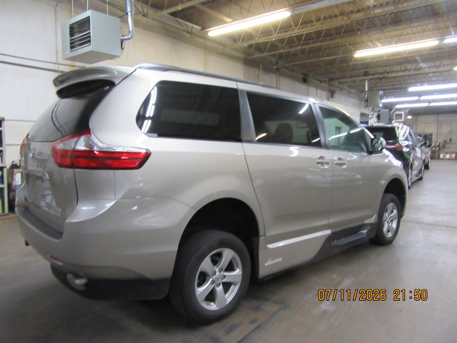 Brown Toyota Sienna image number 10