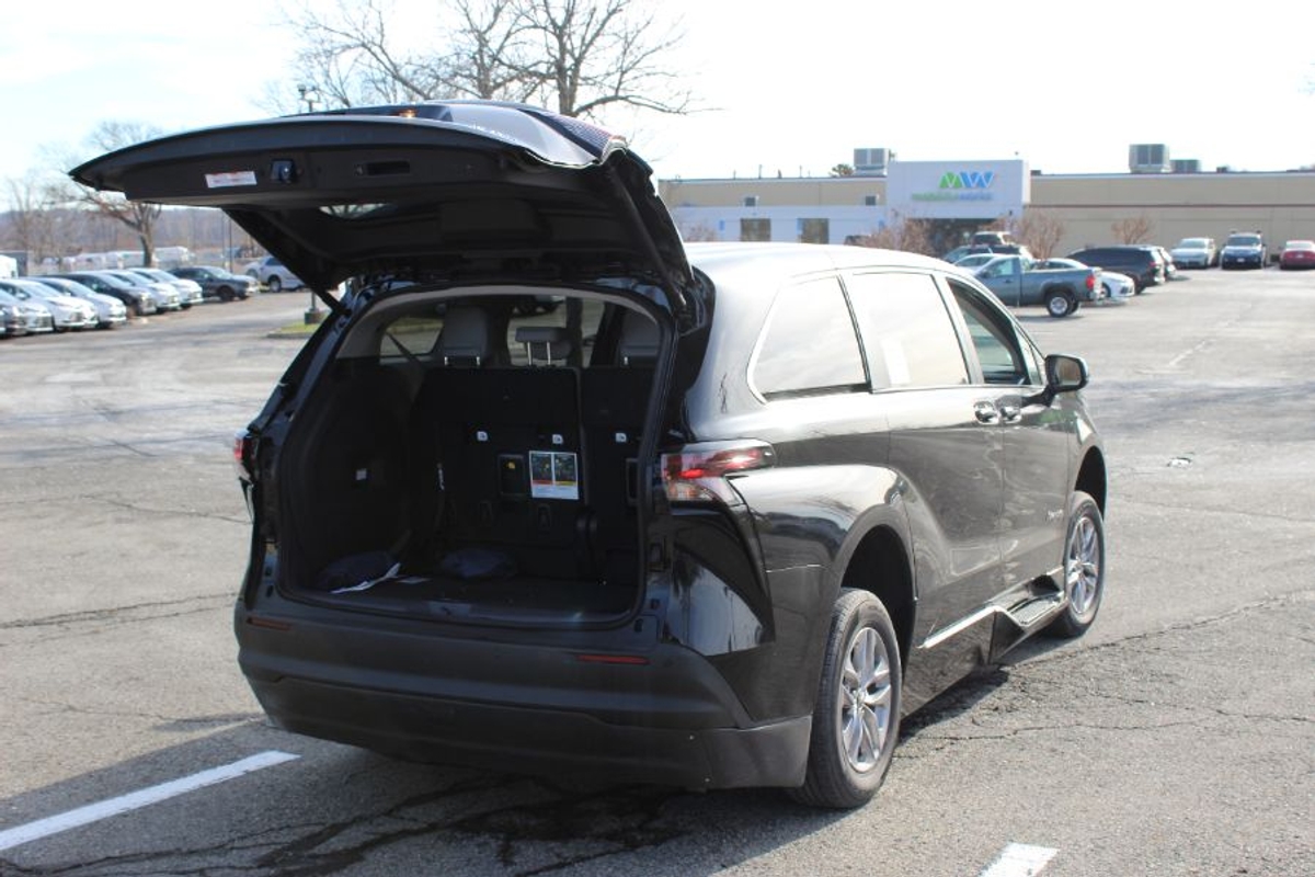 Black Toyota Sienna image number 8