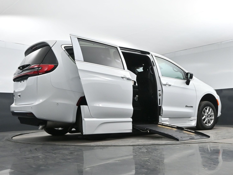 Used 2025 Chrysler Pacifica Select Safety - BraunAbility Side Entry Fold Out Automatic Ramp