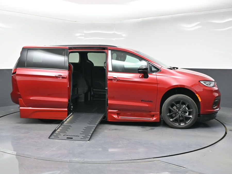 Red Chrysler Pacifica image number 7