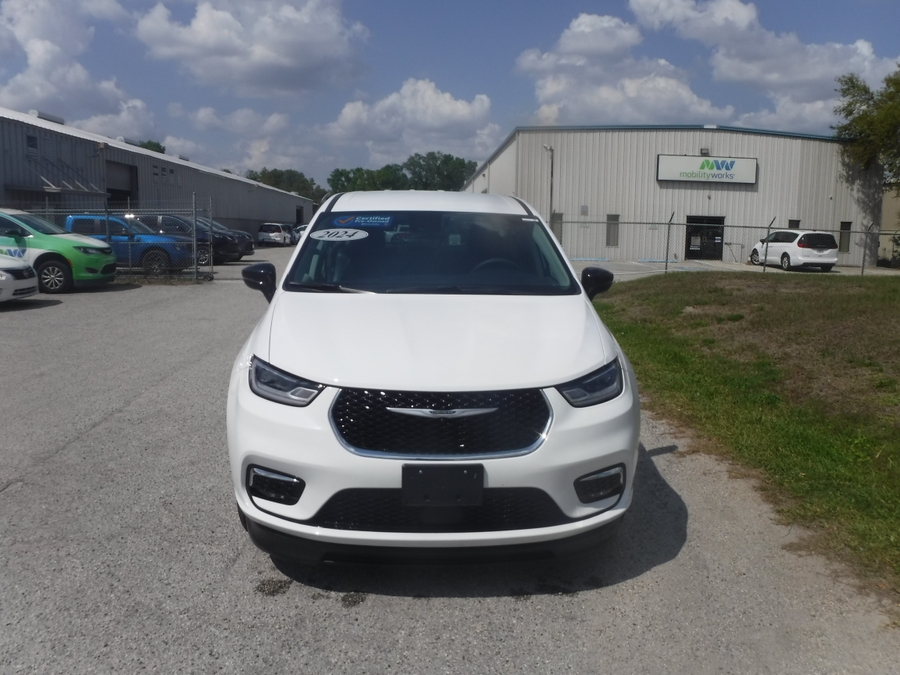 White Chrysler Pacifica image number 2