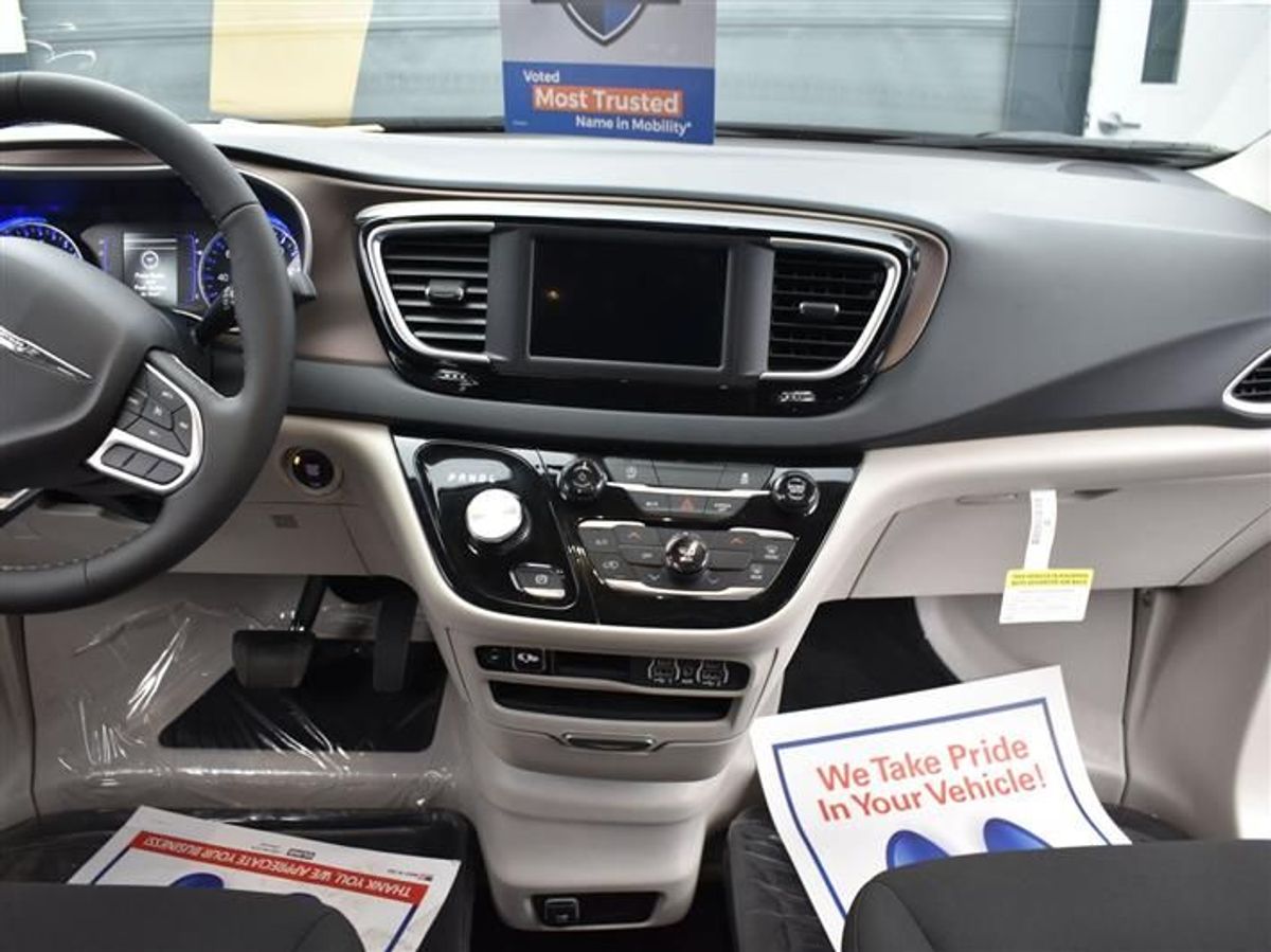 2023 CHRYSLER VOYAGER - Image 17