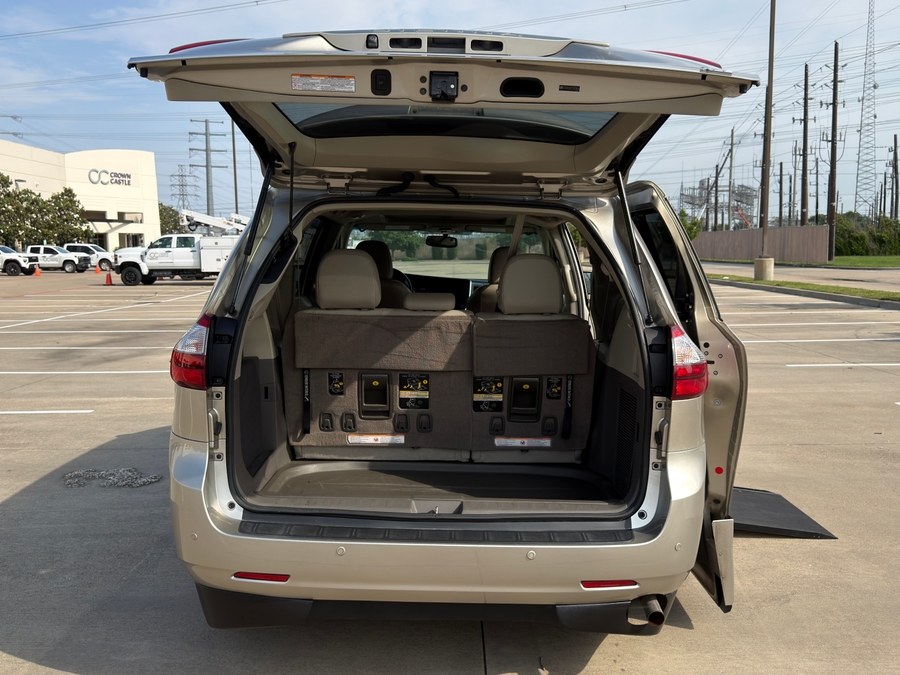 Used 2015 Toyota Sienna XLE - VMI Side Entry Entry In Floor Automatic Ramp