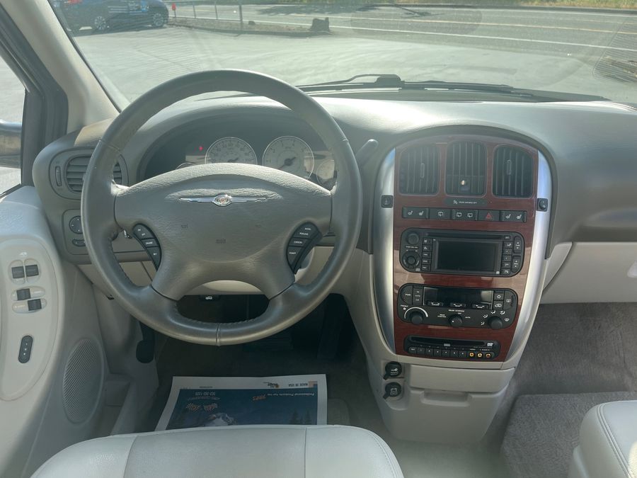 Used 2007 Chrysler Town and Country Limited - VMI Side Entry Entry In Floor Automatic Ramp