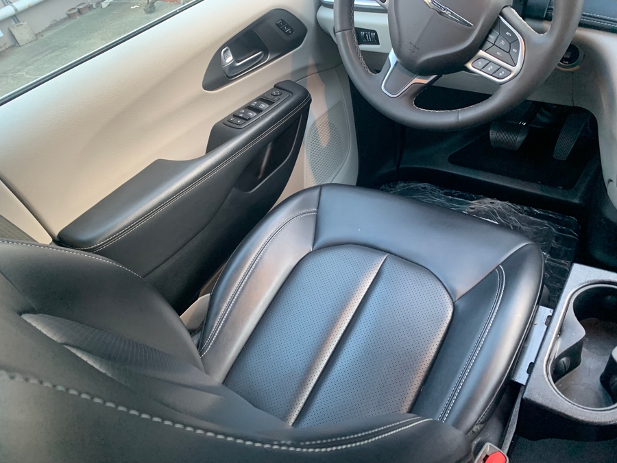Used 2023 Chrysler Pacifica Touring L Safety - BraunAbility Side Entry In Floor Automatic Ramp