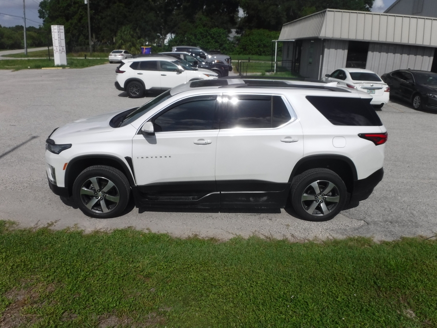 White Chevrolet Traverse image number 5