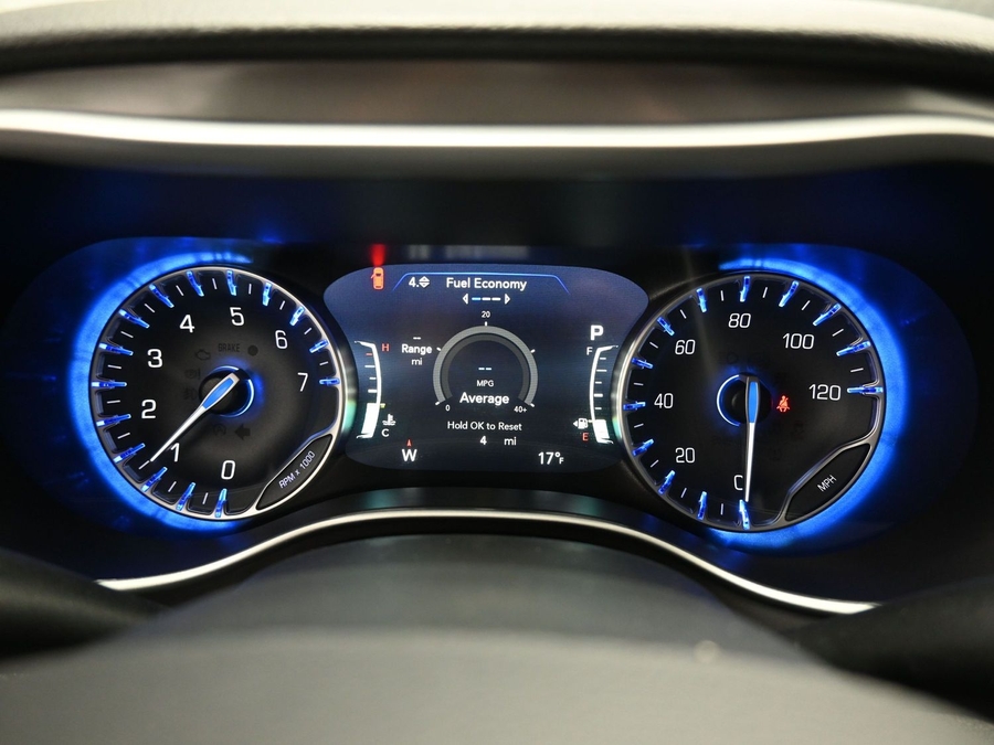 Black Chrysler Pacifica image number 15