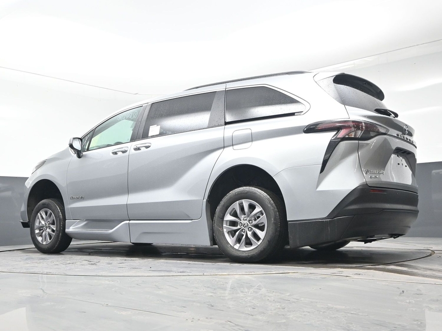 New 2025 Toyota Sienna Hybrid XLE Plus - BraunAbility Side Entry Entry Fold Out Automatic Ramp