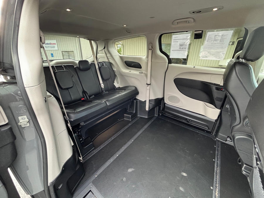 Used 2023 Chrysler Pacifica Touring L Safety - BraunAbility Side Entry Entry In Floor Automatic Ramp
