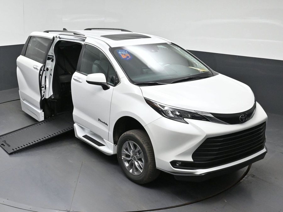 New 2026 Toyota Sienna Hybrid XLE Add - BraunAbility Side Entry In Floor Automatic Ramp