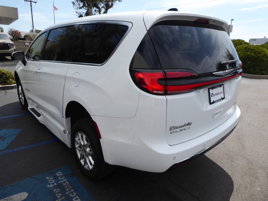 Used 2023 Chrysler Pacifica Touring L - BraunAbility Side Entry Fold Out Automatic Ramp