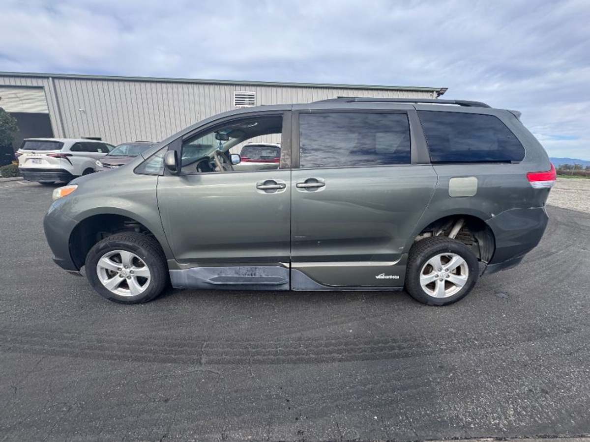 2014 TOYOTA SIENNA - Image 7