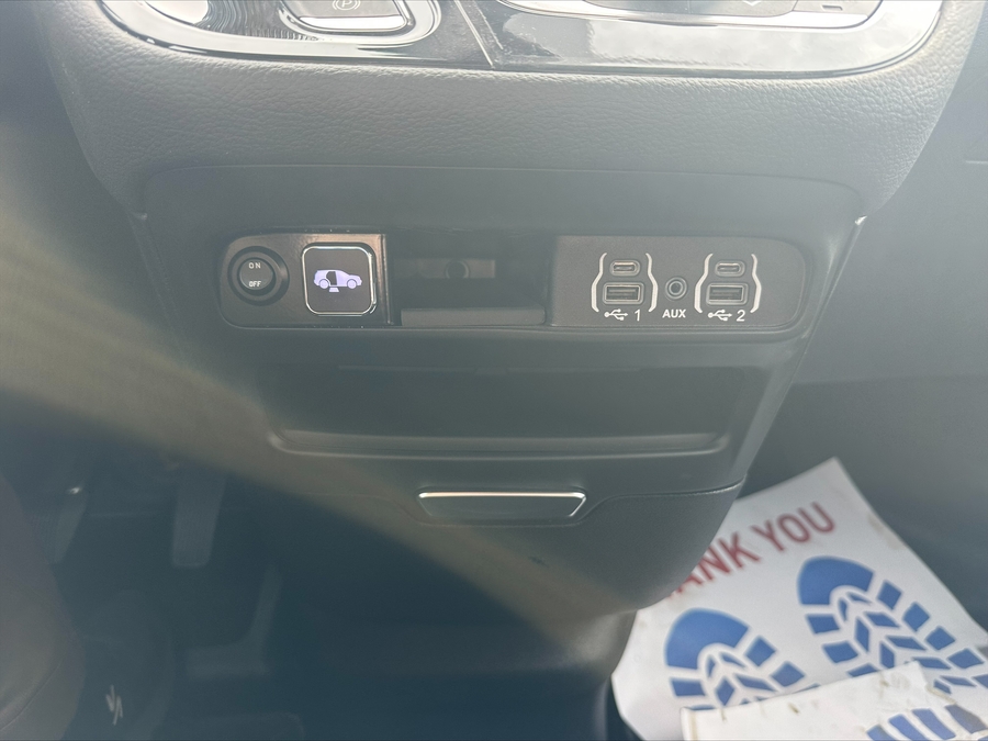 Black Chrysler Pacifica image number 5